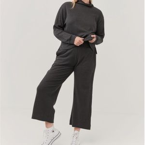 Never been worn Pact Airplane Cropped Track Pant